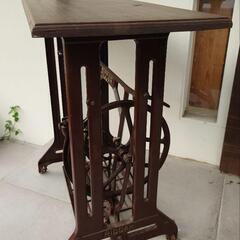 レトロミシンテーブルの画像