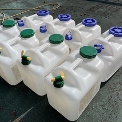 【格安】残り３個！お水などを入れるタンク美品★おもりにもなります