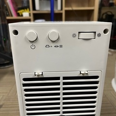 【お買い得‼️定価13,200円】Anna PTCファンヒーター　電気ストーブの画像