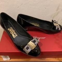 ザルヴァトーレ　フェラガモ　パンプス　ヴァラ 22.5の画像