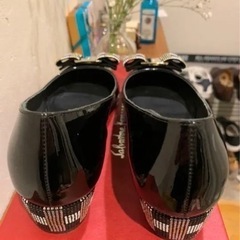 ザルヴァトーレ　フェラガモ　パンプス　ヴァラ 22.5の画像