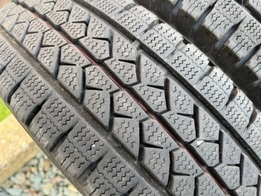 195/80R15 107/105L LTブリヂストン BLIZZAK VL1 スタッドレス 溝あり ハイエース　キャラバン