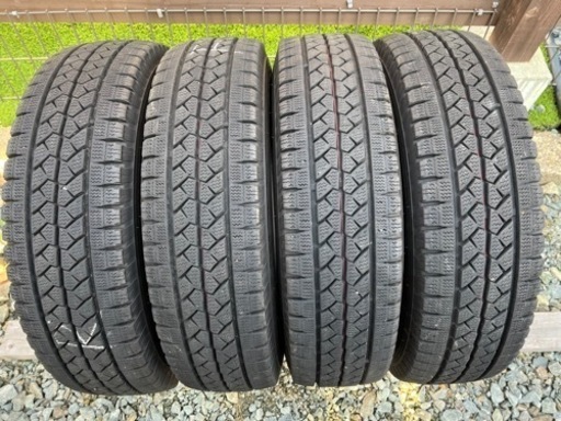 195/80R15 107/105L LTブリヂストン BLIZZAK VL1 スタッドレス 溝あり ハイエース　キャラバン