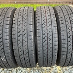 195/80 R15 107/105LT、BSスタッドレスタイヤ、2023年 195/80R15 107/105L LTブリヂストン BLIZZAK VL1 スタッドレス 溝あり