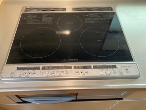 システムキッチン　IHクッキングヒーター　レンジフード　洗面台
