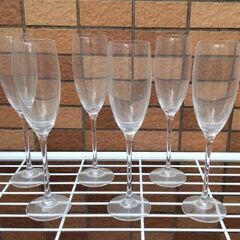 シャンパングラスさしあげます。