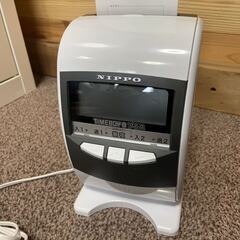 ☆中古品 NIPPO ニッポー タイムレコーダー TIMEBOY8プラス 2018年製 未使用のタイムカード63枚付き 動作問題なし☆の画像