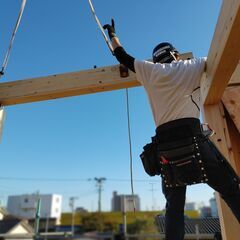 正社員★経験を活かして高収入！建て方大工・造作大工【直行直帰OK】木造住宅建て方スタッフ/上棟工事（宮城県勤務）の画像