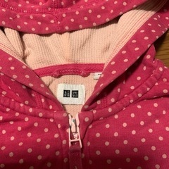 ユニクロ　ピンクドットパーカー　の画像
