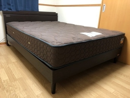 ダブルベッド