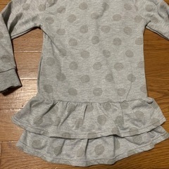 裾のデザインが可愛い　パーカーの画像