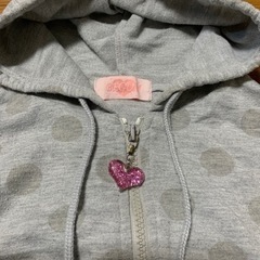裾のデザインが可愛い　パーカーの画像