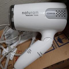 ヘアドライヤー 　ファンの所のあみが外れています写真の通り