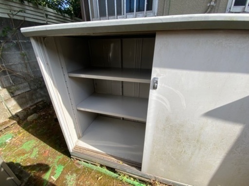 イナバ物置　B  鍵あり