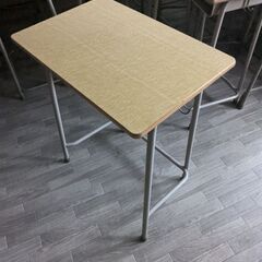 学習机　学校の机の画像