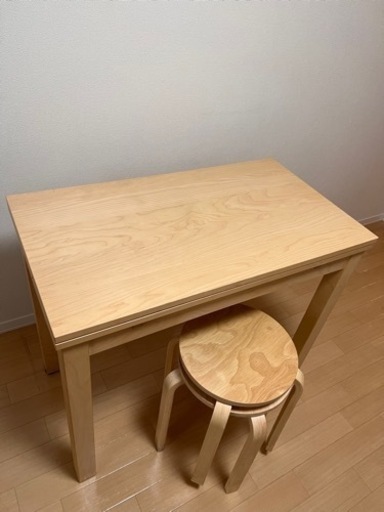 IKEAの折りたたみ可能テーブル