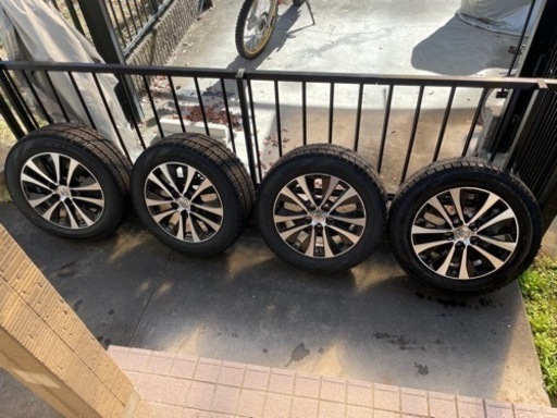 トヨタSAI純正ホイール&スタッドレスタイヤセット