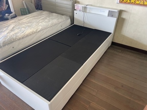 シングルベッド！ライト＆コンセント口＆引き出し付き！49800円を13800円