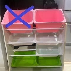 おもちゃ収納　子供用品収納　本も立てかけられる棚　トロファスト