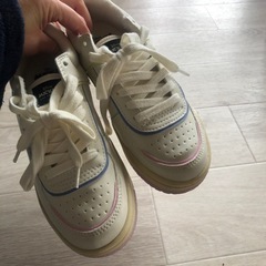 ZARA 子供　スニーカーの画像