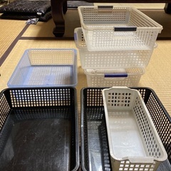 プラスチック　カゴ　小さめ　A4 サイズ