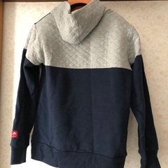 子供服　フード付きトレーナーの画像