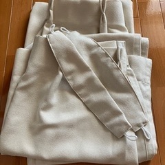 受け渡し者決定　薄いベージュのカーテン差し上げます