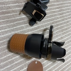 車内アクセ　オートマルチカップとスマホホルダーの画像