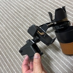 車内アクセ　オートマルチカップとスマホホルダーの画像