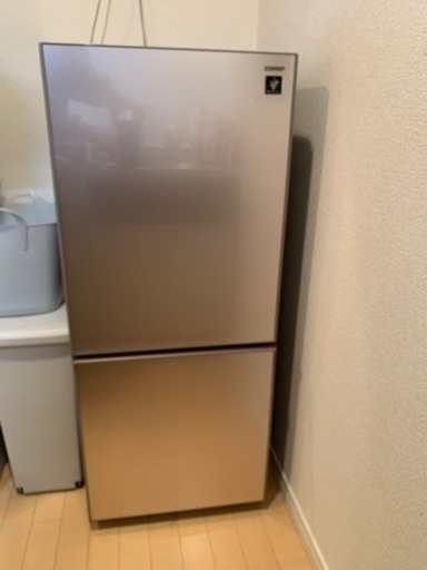 【受渡調整中】【美品】シャープ冷蔵庫　137L