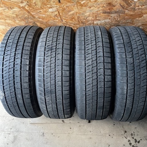 バリ山　BRIDGESTONE ブリヂストン　ブリジストン　VRX2 215/60R17 スタッドレス タイヤ　2018年製　17インチ　②