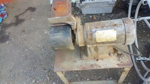 商談中、ベルト式研磨機