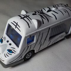 トミカ ホワイトタイガーバス