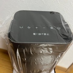 ★コンパクトなセラミックファンヒーター★持ち運び便利!2秒で暖かい★タイマー機能つき　プレゼントにも(^^)の画像