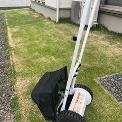 手押し芝刈り機の画像