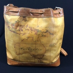 どなたか使う方いますか？プリマクラッセ 地図柄 レザー×PVC 斜めがけショルダーバッグ バケット バケツ型の画像