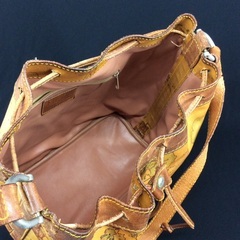 どなたか使う方いますか？プリマクラッセ 地図柄 レザー×PVC 斜めがけショルダーバッグ バケット バケツ型の画像