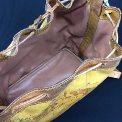 どなたか使う方いますか？プリマクラッセ 地図柄 レザー×PVC 斜めがけショルダーバッグ バケット バケツ型の画像