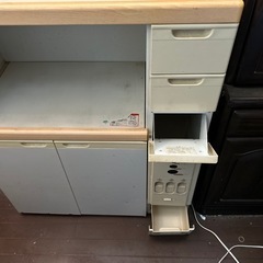 まだまだ使えますよ! キッチン収納庫の画像