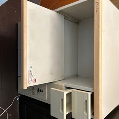まだまだ使えますよ! キッチン収納庫の画像