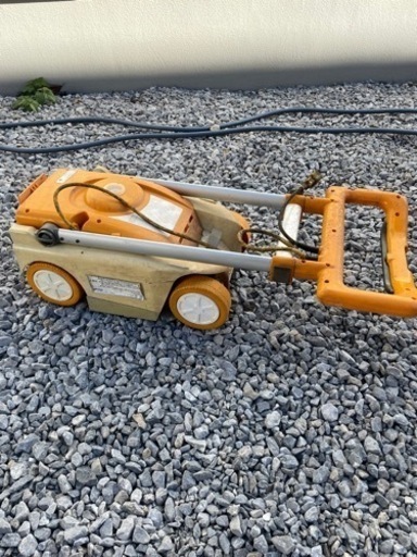 電動芝刈り機　手動芝刈り機　落ち葉ブロワー　延長コード10m✖️2