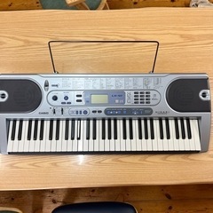 電子オルガンです、引き取りに来られる方限定ですが差し上げます６....