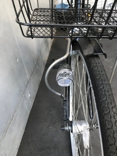雪が積もる前の引渡しで1000円引きします　自転車　26インチ　オートライト　6段切替え　黒色