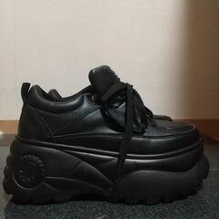 試着のみ 厚底が可愛い！スニーカー黒Mサイズの画像