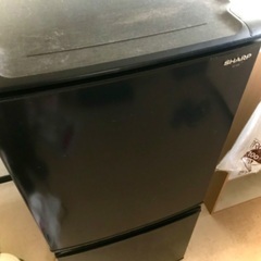 0円完動品 2ドア冷蔵庫シャープ製　137ℓ（冷蔵91＋冷凍46）黒　