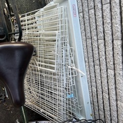 自転車と猫のケージ3段の画像