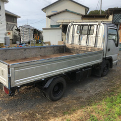 ISUZU  イスズエルフ　　エルフトラック　1トン　ディーゼル　乗れます！　車検残りあり，故障箇所あり。の画像