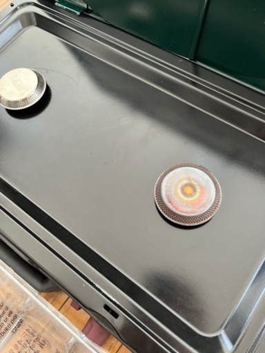 Coleman ガスコンロ、ガス缶２つ付き