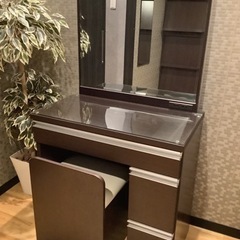 ドレッサーブラウン　コンセント付き