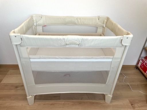 アップリカ　ココネルエアー　ベビーベッド